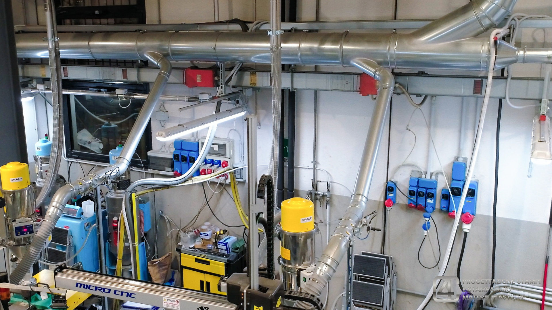 Immagine dall'alto dell'impianto di aspirazione in produzione dell'azienda 4C SRL.